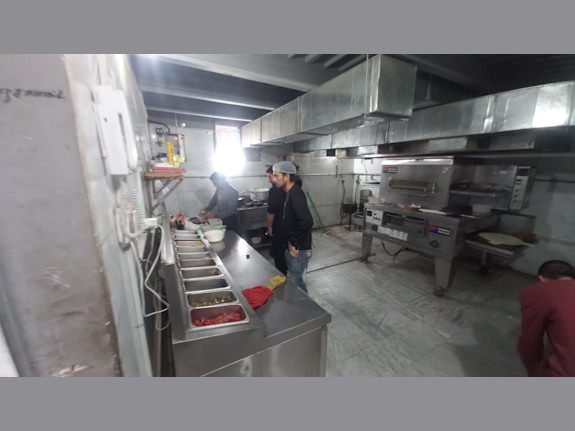 Running Chinese and Fast food Restaurant for sale