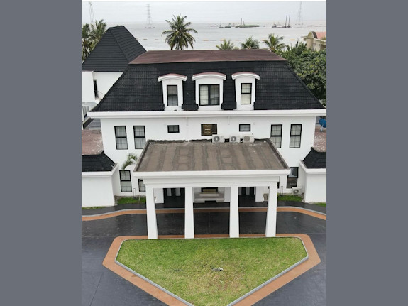 A Luxurious Waterfront Property