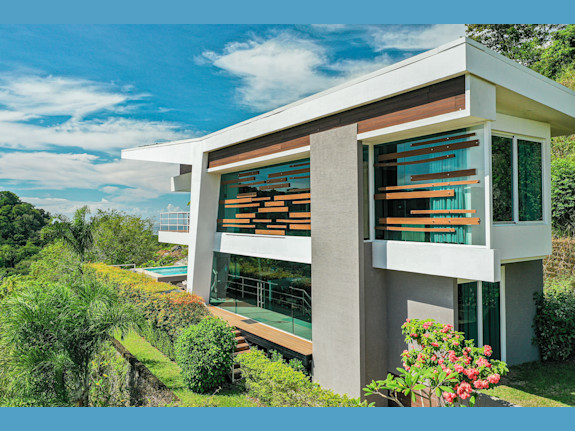 $6,200,000 5 Luxury Villas Proven Rental Income