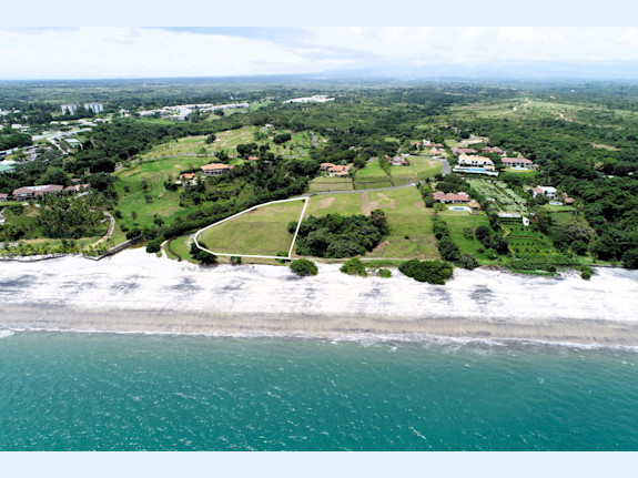 Beachfront land for sale in Chumico, Panama