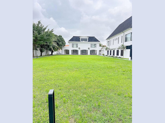 A Luxurious Waterfront Property