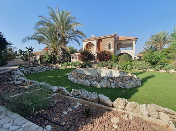 5 Bedroom Villa in Pervolia, Larnaca