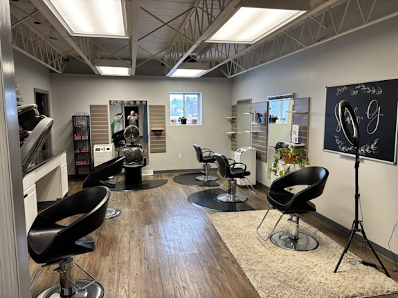 Prime Real Estate - Salon /Spa