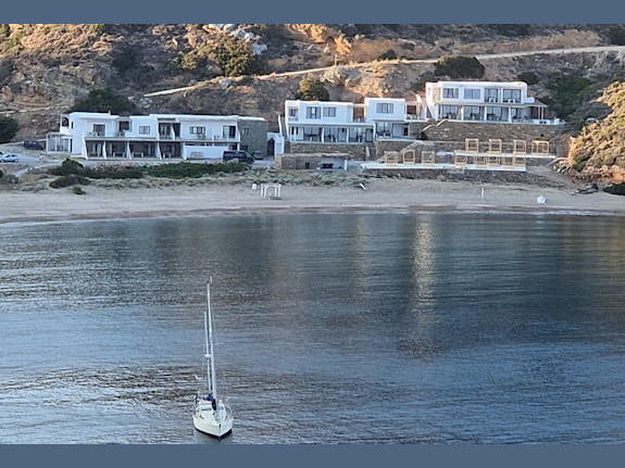 Hotel For Sale In Kéa (Tzia) / Greek Islands