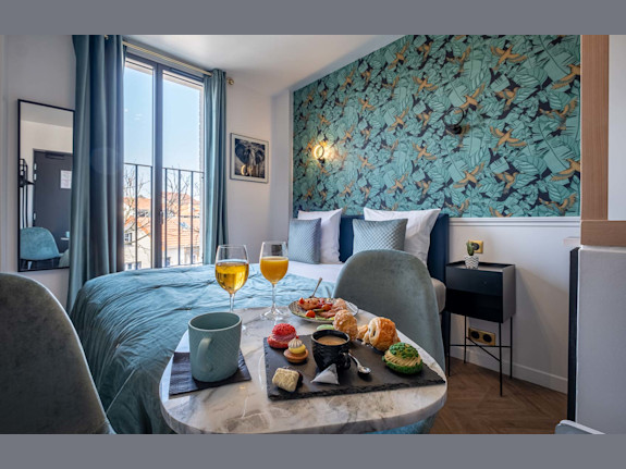 For Sale: Hôtel Near Paris