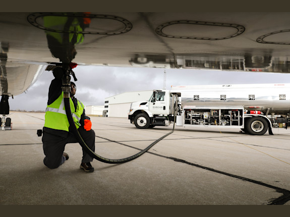 Aviation / FBO / 141 / 61 / Hangers / 4 Aircraft