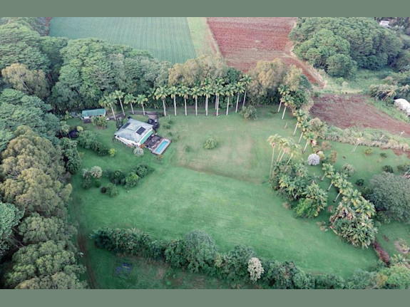 Luxurious Hawaiian Working Farm Retreat