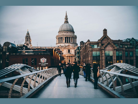 UK Fintech : Pre-Register And Get Free Shares