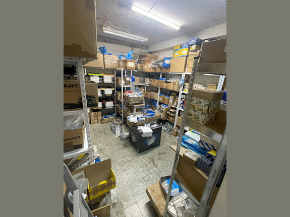 Land Rover Auto Parts Store For Sale