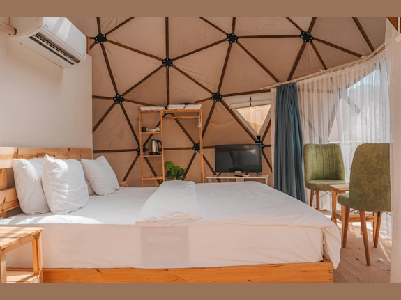 Lakefront Glamping on 24 Pristine Acres