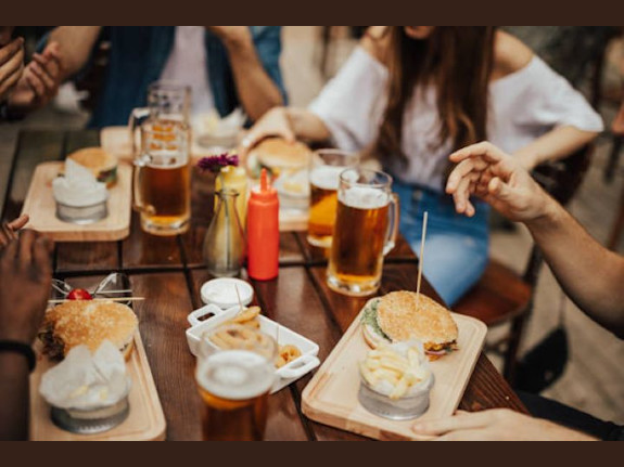 Local Hotspot Bar & Grill – Music and More