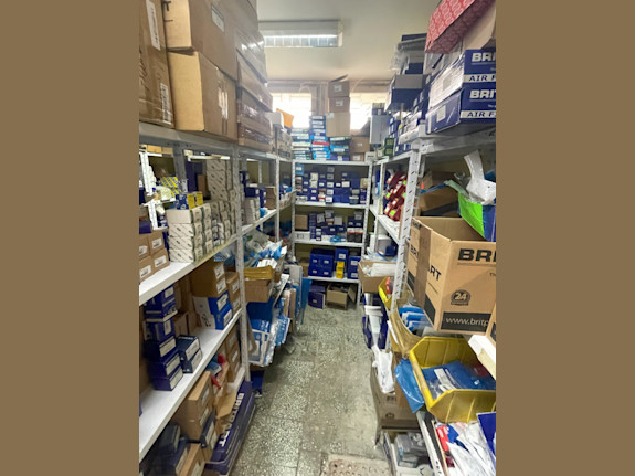 Land Rover Auto Parts Store For Sale