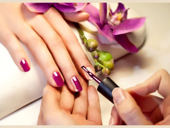 High-End Nail Salon in Busy Chandler Shopping Ctr.