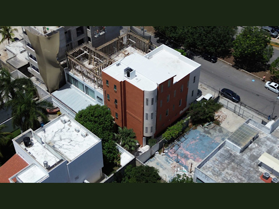 4-Level Commercial Building In Central Cancún