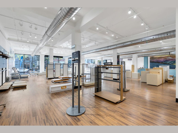 8600 sqft space corner Duluth / St-Laurent Mtl