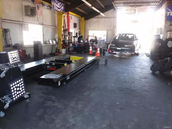 Turn Key Tire shop location on a Commercial Street