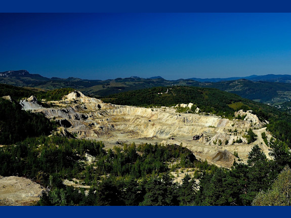 Gold Mine CN 16% Returns and Equity Upside