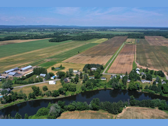 Turnkey farm on 23 acres in agricultural area