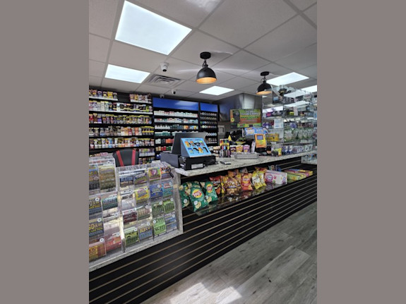 Gas Station and Mechanic Shop w/ House in Pavo, GA