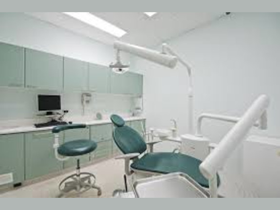 $1M + in Rev: Thriving Fee-for-Service Dental Prac
