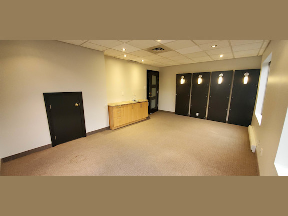 Saint-Jean Offices for Rent 1500Sq Ft on the Ground Floor
