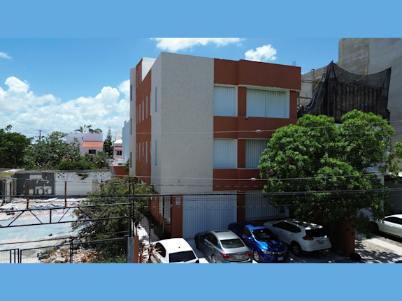 4-Level Commercial Building In Central Cancún