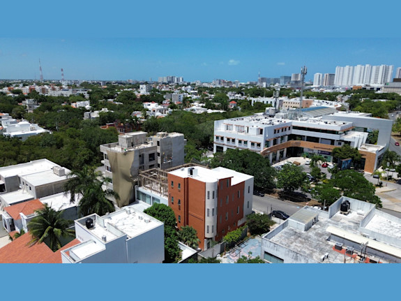 4-Level Commercial Building In Central Cancún