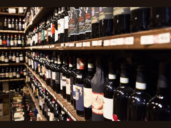 Wine and Liquor Store in High Traffic location