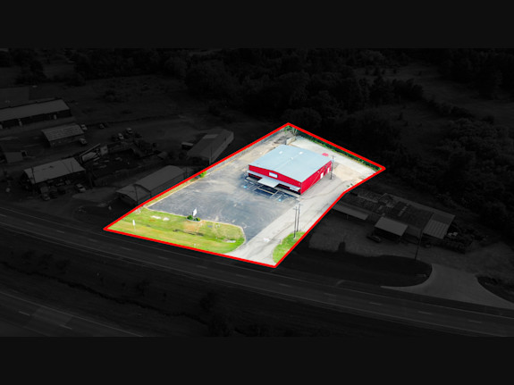 Prime Commercial Property Off Loop 286 in Paris TX