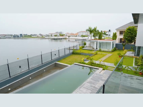 A Luxury Waterfront Property