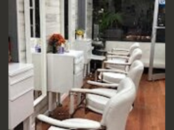 Well-located Hair Salon For Sale in New York