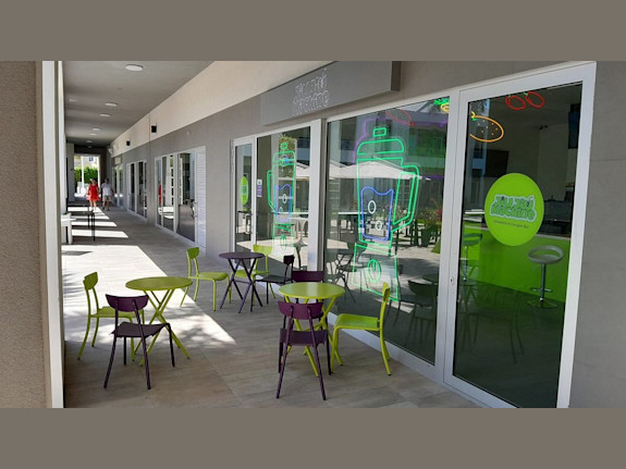 Smoothie & Cocktail Bar