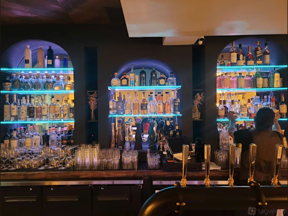 Turnkey Established Bar Restaurant in Williamsburg