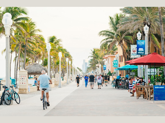 Hollywood Broadwalk Restaurant