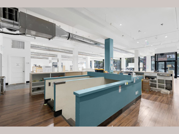 8600 sqft space corner Duluth / St-Laurent Mtl