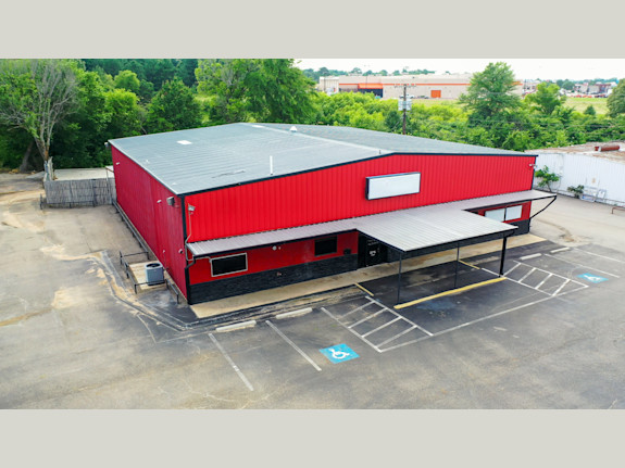 Prime Commercial Property Off Loop 286 in Paris TX