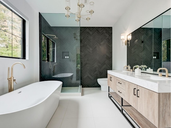 Long-Standing Retailer with Exclusive Premium Brand