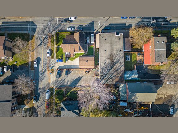 Warehouse for rent 1,400 sq.ft. The Prairie