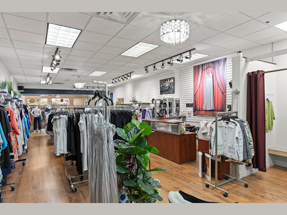 Modern Retail Unit Downtown Kelowna