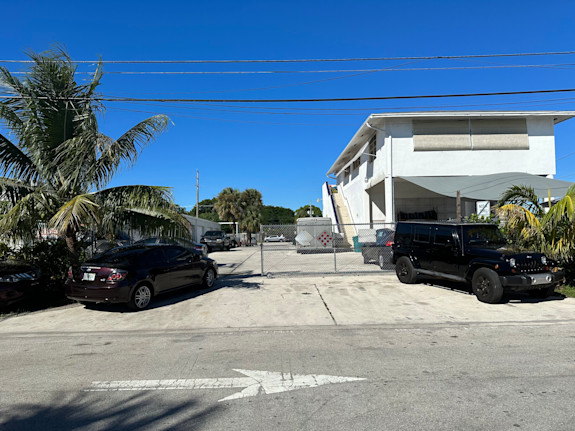 Small Bay Industrial Site For Sale