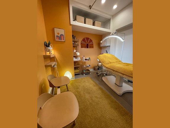 Eyebrow-Focused Boutique Esthetician Studio