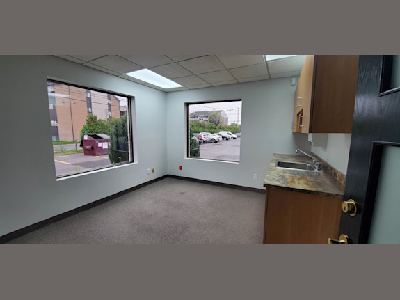 Saint-Jean Offices for Rent 1500Sq Ft on the Ground Floor