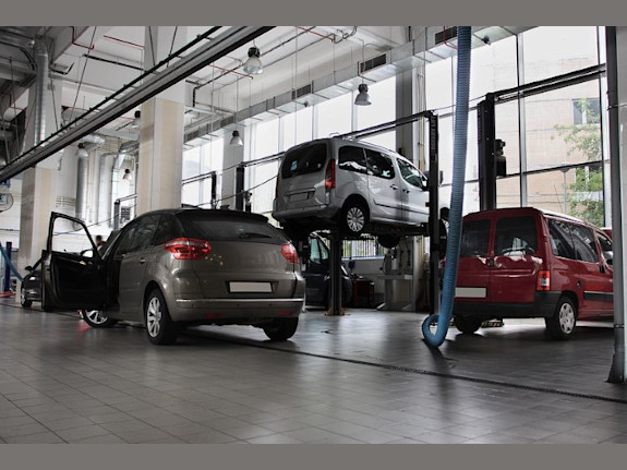 Auto Repair & Transmission Shop - 6 Bays