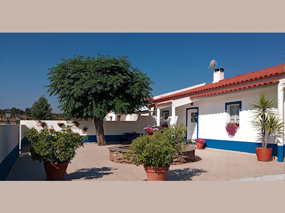 Property with Great Tourist Potential/ Alqueva
