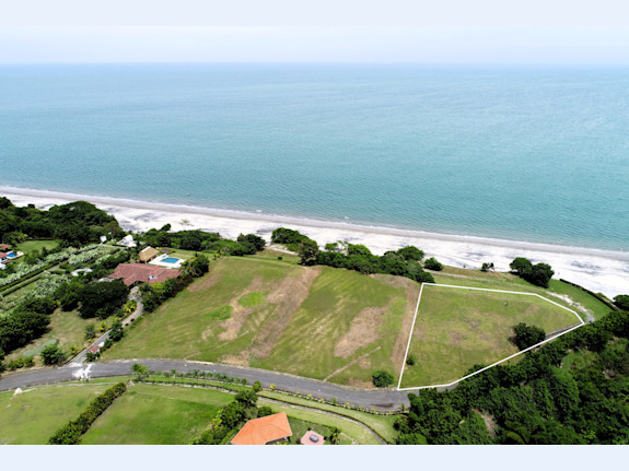 Beachfront land for sale in Chumico, Panama