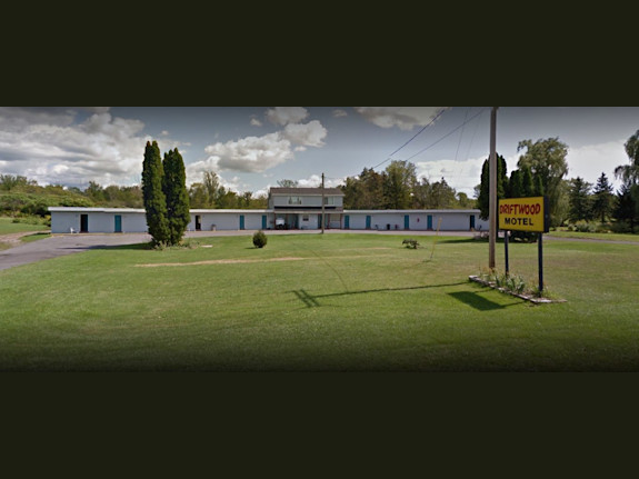 Motel With 15 Rooms And 2 Apts On 9 Acres