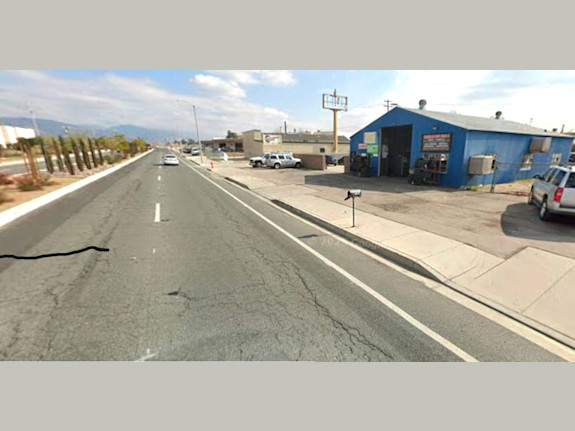 Turn Key Tire shop location on a Commercial Street
