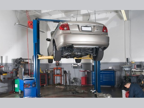28-Year-Old Auto Repair & Lube Business with RE