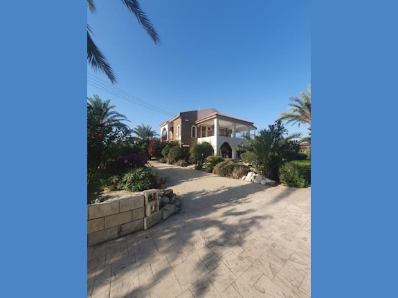 5 Bedroom Villa in Pervolia, Larnaca