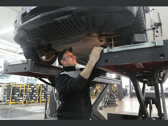 Price Reduced / Turnkey Auto Service W/ Real Estate